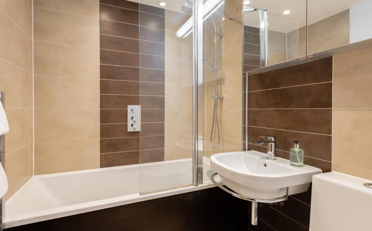 Апартаменти The Chelsea Arms - Bright 3Bdr With Garden & Private Parking Лондон Екстер'єр фото